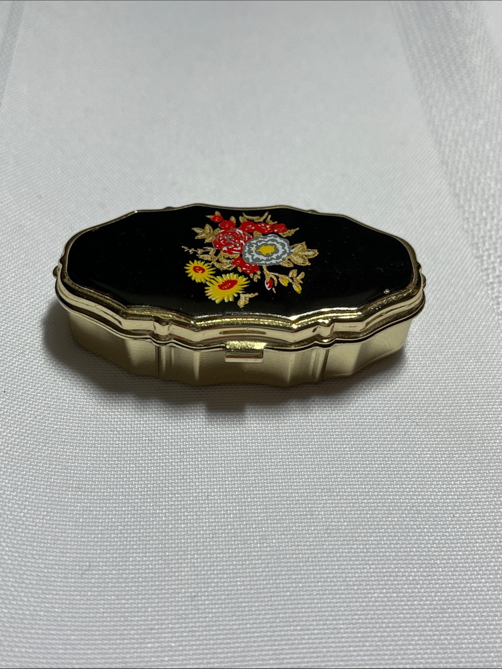 Japanese pill box. Vintage. Lithography.
Unique